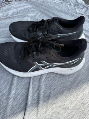 Asics Black and White GT-2000 Running Sneakers